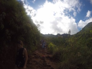 trail down to Hanakapiai beach  
